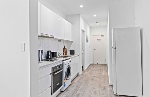 Burwood Apartment | Burwood 1Br apt nearTrain/Shopping street parking