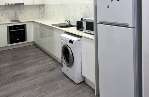Burwood Apartment | Burwood 2Br Lovely Apartment Near Train Station