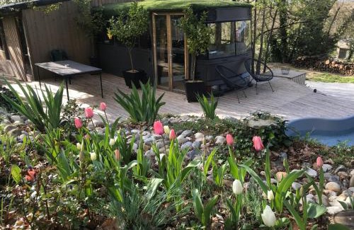 Villepinte House | Bus atypique au bord du canal du midi et au cœur d'une forêt 2 chambres