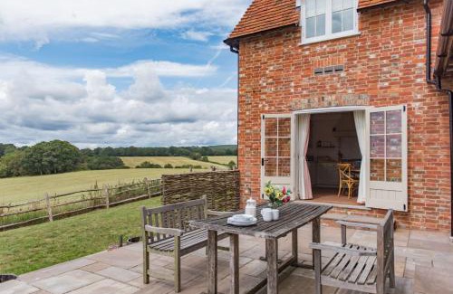 Chiddingstone Hoath House | Bushes Oast by Bloom Stays