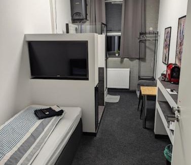 Heimsheim Hotel | BUSINESS-MOTEL with SmartTV, 20min massage, air-con, XXL-Parking, eCharging, Video-Security