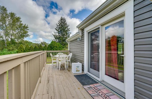 Buskirk House | Buskirk Vacation Rental with Deck and Putting Green!