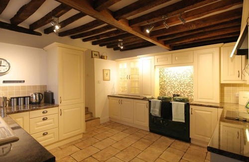 Burford Cottage | BUTLERS COTTAGE, pet friendly, character holiday cottage in Burford