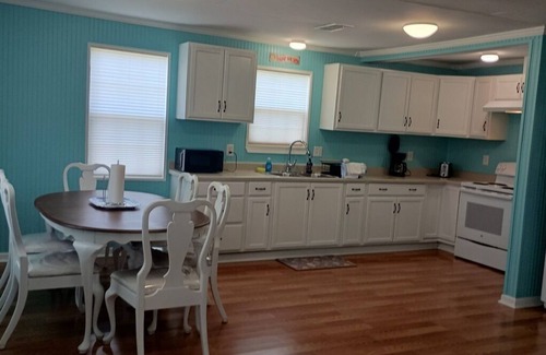 Houma House | Butsy's Fish Camp is a Cozy 3-bedroom house. Close to the BEST fishing in LA!