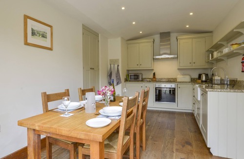 Ivybridge Cottage | BUTTERBROOK COACH HOUSE, pet friendly, with open fire in Ivybridge