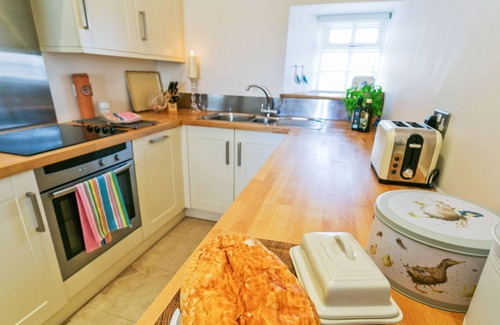 Llanfaethlu Apartment | Buttercup - a coastal that sleeps 4 guests in 2 bedrooms