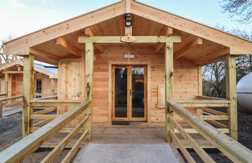 Theberton House | Buttercup Lodge
