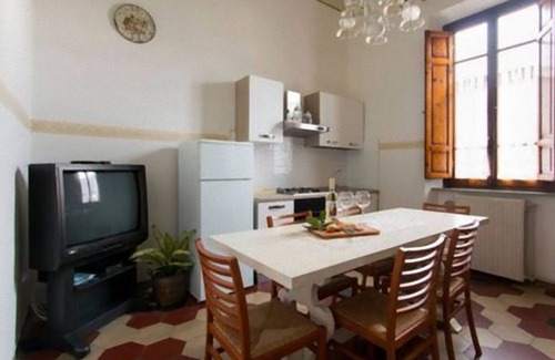 Torre del Lago Puccini House | Butterfly house. Apartment in Villa. Shared swimming pool and large park
