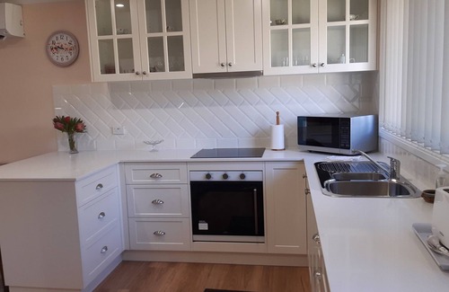 Tumut Cottage | Butterfly Cottage - Pet Friendly Tumut