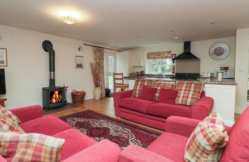 Bretherdale Cottage | BUTTERFLY, family friendly, with hot tub in Kendal
