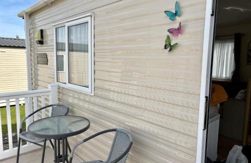 Ampney Crucis House | Butterfly Lodge, Free Hoburne Passes, Pet Friendly