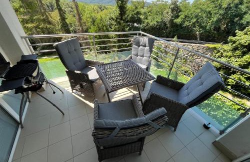 Karlova Ves Apartment | Butterfly Residence,165m2 Spacious Apartment with 4 Free Parking Spaces,Playground and Gym