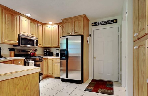 Mountainside House | Butterfly Retreat | Relaxing Mountainside Home + Hot Tub & Wooded Views
