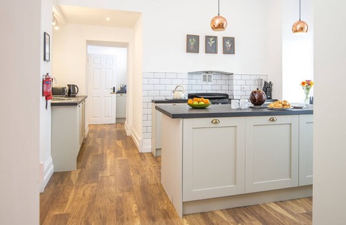 St Ishmaels House | Butterhill Grange, Holiday Home St Ishmaels, Near Dale, Sleeps 18, 8 bedrooms, bathrooms