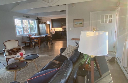 Bliss Corner House | Buzzards Bay Cottage w/water views and beach pass.