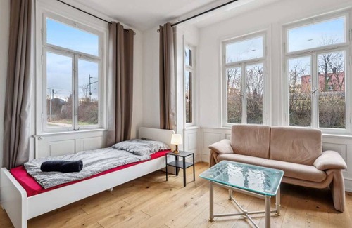 Metzingen Apartment | Bw17 Ferienwohnungen Metzingen mit Balkon, 2 Schlafzimmer, 1 Wohn-/schlafzimmer, Max. 9 Personen