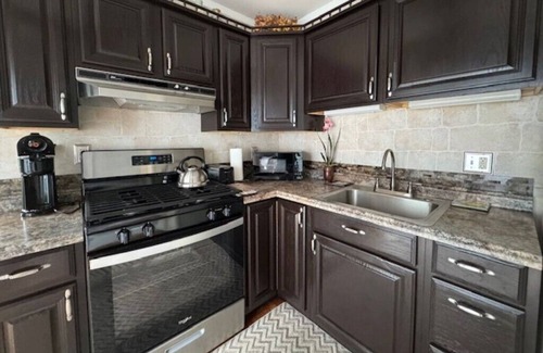 South Gate House | BWI, Annapolis, DC, Baltimore, USNA family-sized house with a game room and deck