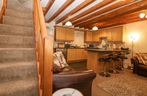 Garndolbenmaen Cottage | BWTHYN AEL Y BRYN, pet friendly, with a garden in Criccieth