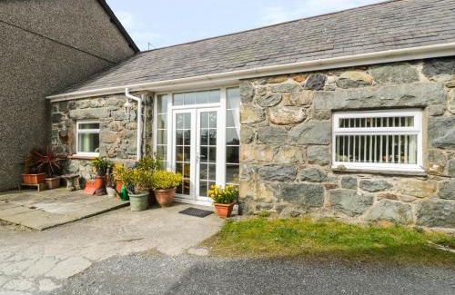 Garndolbenmaen House | Bwthyn Ael Y Bryn