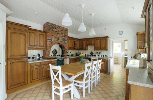 Llangefni House | BWTHYN CLAI, family friendly, country holiday cottage in Llangefni