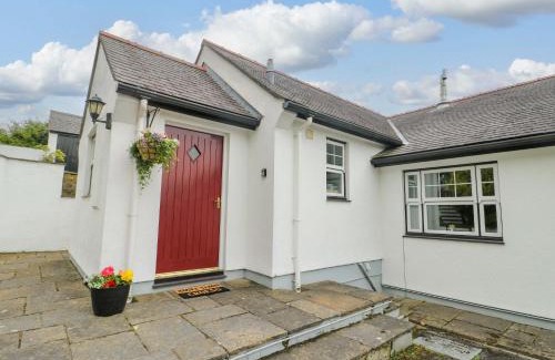 Llangefni House | Bwthyn Clai