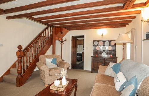 Garndolbenmaen Cottage | BWTHYN DERWIN FAWR, family friendly, with open fire in Penygroes