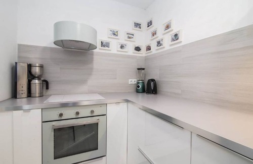 Les Corts Apartment | BY DAYS CLOSE TO FCB STADIUM, NICE & CONFORTABLE WITH A FREE PARKING SPACE