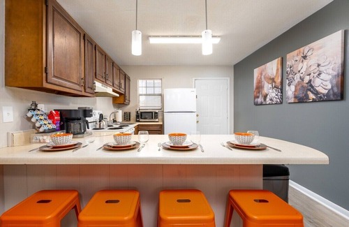 Pineville Apartment | By Hospitals 🏥 & Downtown 🌆 | 3TVs| King 🛏