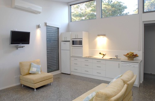 Sanctuary Point Apartment | By the Beach B&B and Apartments