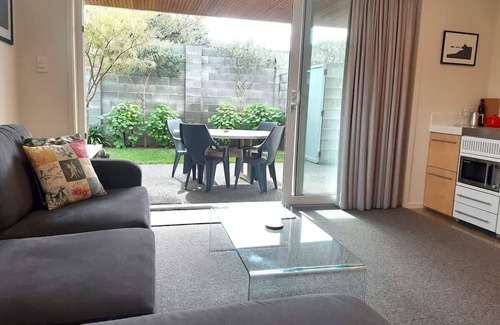Fitzroy Apartment | By The Sea On Sackville - beachside in Fitzroy