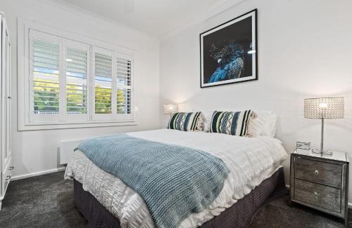 Orange East House | Byng Cottage - Close to town - Neat & Tidy