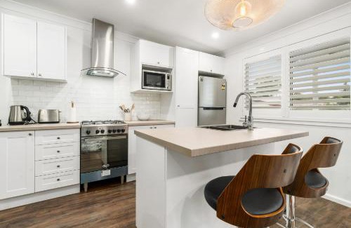 Orange East House | Byng Cottage - Close to town - Neat & Tidy