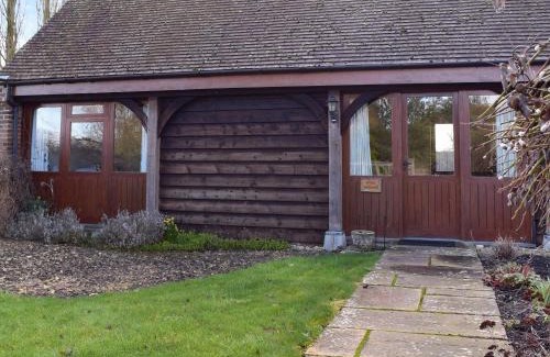 Thame House | Byre Cottage - Meadowbrook Farm