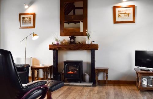 Thame House | Byre Cottage - Meadowbrook Farm