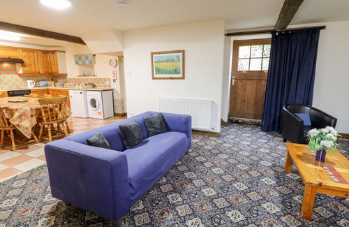 Briggswath Cottage | BYRE COTTAGE, pet friendly, character holiday cottage in Fylingthorpe