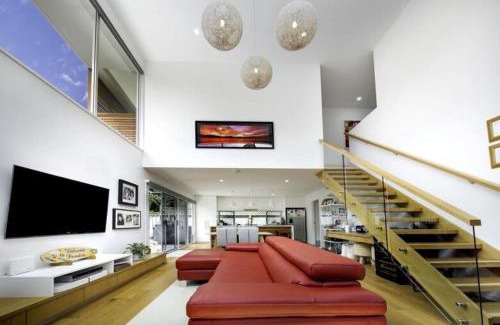 Byron Bay House | Byron Sunrise - 4 BR retreat with heated pool