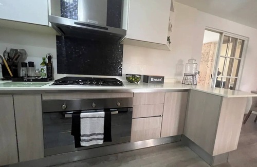 Tumba Vieja House | Céntrica casa con bbq, piscina y seguridad 24/7nn