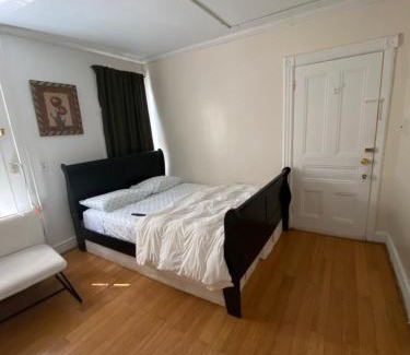 Jersey City House | C Jay Homes 6 minutes Walk to Journal square