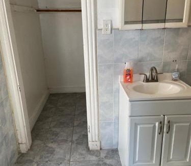 Jersey City House | C Jay Homes 6 minutes Walk to Journal square