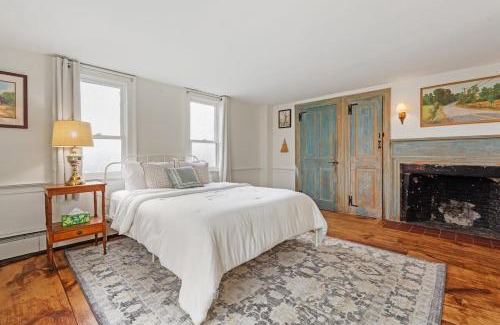 Loudon Apartment | C-Sarah Whitehouse Suite on Miles Smith Farm