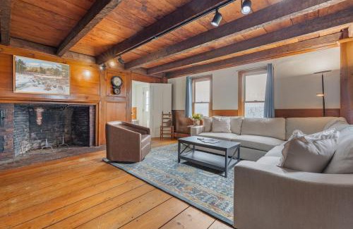 Loudon Apartment | C-Sarah Whitehouse Suite on Miles Smith Farm