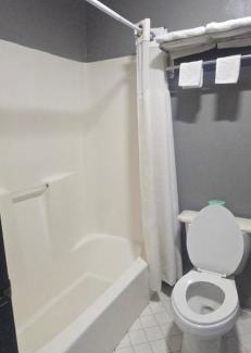 Cleveland Hotel | C Town Inn And Suites