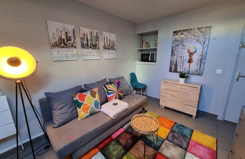 Quartier Exposition-Bajatiere Apartment | #C5 | Le Colorful 🎨 | T2 City center, near tram A