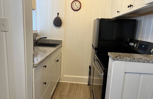 Downtown Historic District Apartment | C7 Perfect location in city center, near beaches, private patio, free parking!