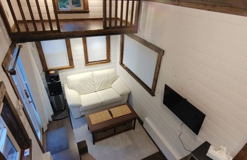 Ucluelet House | Tranquil Tiny Home, BBQ, ocean, hot tub,