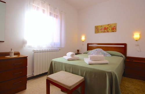 Salas de Pallars Apartment | Ca La Lluisa - holiday apartment
