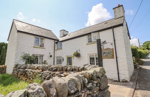 Corwen Cottage | Cabin ∙ 4 bedrooms ∙ 8 guests