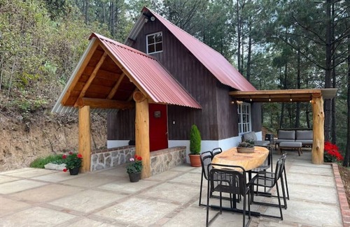 Tecpan Guatemala Ski Chalet | Cabaña Familiar de montaña, Finca Chuchiyá. Pet friendly.