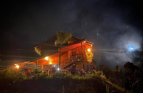 Valle Azul Cabin | Cabaña Rodeada de Naturaleza, Ideal Para Parejas, Cerca de Lugares Turisticos