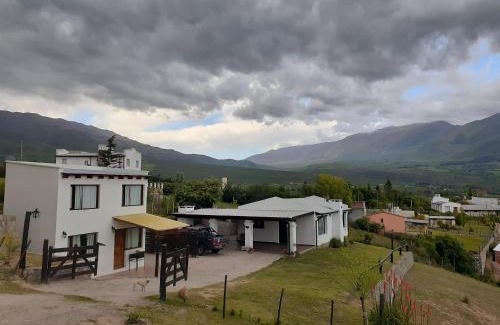 Tafi del Valle Ski Chalet | Cabañas Loma de El Pelao